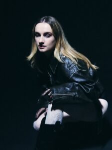 Imogen and the Knife